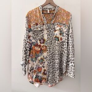 Anthropologie Pilcro Women's Button Down blouse Animal Floral Print M
